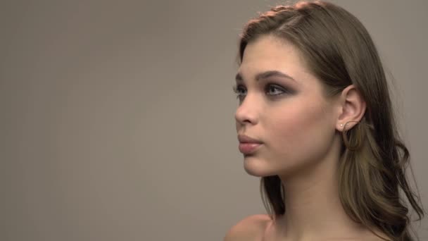 Young charming girl with green eyes — Stock Video