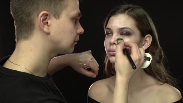 Maskérka. profesionální make-up, pomalý pohyb — Stock video