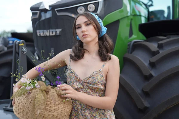 Kız ve yeni Fendt 936 gen6 model 2020