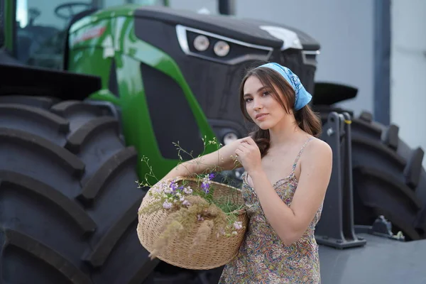 Kız ve yeni Fendt 936 gen6 model 2020