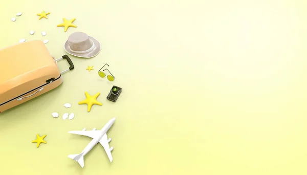 Flat Lay Gele Koffer Zonnebril Bagageruimte Gele Achtergrond Accessoires Met — Stockfoto