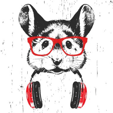 Beyaz arka planda izole kulaklık ile kırmızı gözlüklü farenin elle çizilmiş illüstrasyonu  