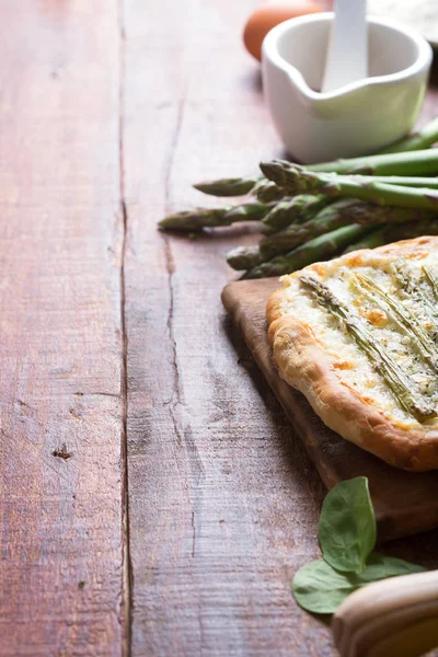 Asparagus Green Pizza Herbs Mozzarella Wooden Rustic Background — Stock Photo, Image