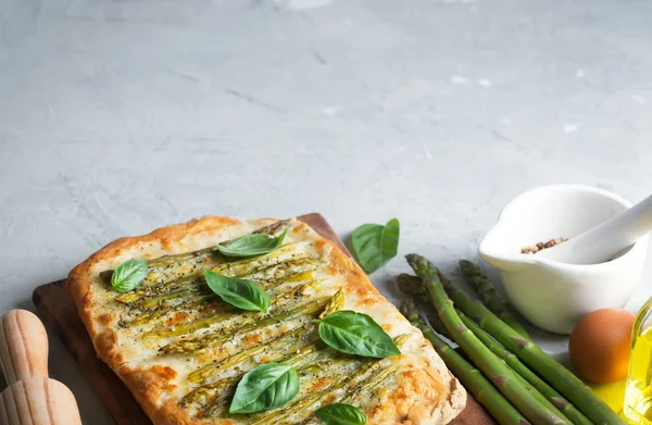 Asparagus Green Pizza Herbs Mozzarella Concrete Rustic Background — Stock Photo, Image