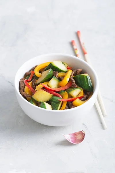 Salada Batata Frita Asiática Tradicional Contém Pepinos Carne Porco Temperado — Fotografia de Stock