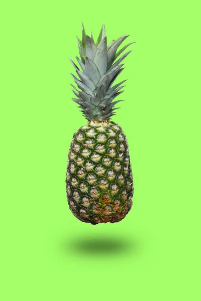 Verse Ananas Een Gele Achtergrond Afbeelding Voor Creatieve Ontwerpers Voedsel — Stockfoto