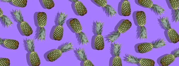 Ananas Frais Sur Fond Violet Coloré Image Créative Pour Les — Photo