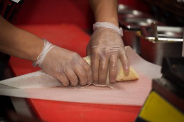 Fast food restoran ve Şef gerçek mutfak kim yemek sebze ve et döner kebabı