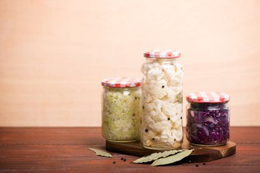 Lahana turşusu fermente lahana var. Rusya gibi bazı ülkelerde tipik fermente gıda. Polonya veya Almanca. Bu haşlanmış bigos ana madde olduğunu