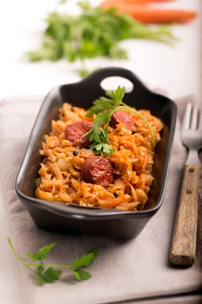 Bigos, un plato tradicional polaco con col. De cerca. —  Fotos de Stock