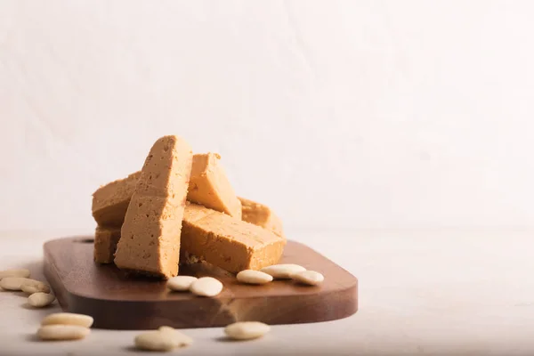 Turron es una comida típica de Navidad en España —  Fotos de Stock