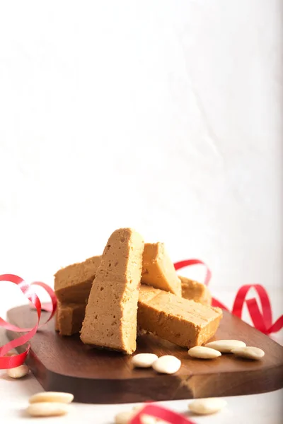 Turron ist ein typisches Weihnachtsessen in Spanien — Stockfoto