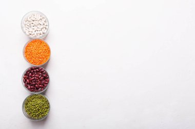 Mercimek gözlük masanın üzerinde. Bu baklagil bitkisel protein bir sürü içerir