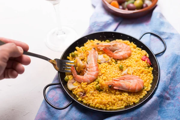 스페인 발렌시아 빠에야 사프란 닭고기 해산물 올리브유와 — 스톡 사진