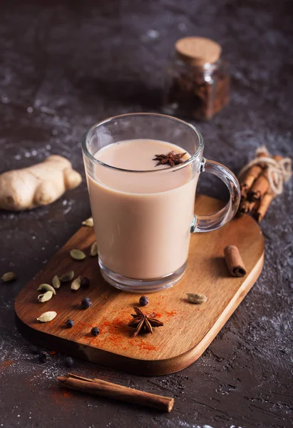 Ароматный Чай Чай Приготовленный Основе Варки Черного Чая Ароматическими Специями — стоковое фото