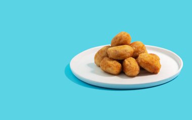 Tapas kroketleri, geleneksel İspanyol ya da Fransız aperatifleri genellikle patates püresi, et ya da sebze ile hazırlanır. Fotoğraf alanı kopyala