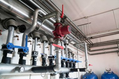 Sirkülasyon pompası enerji tasarruflu kazan dairesi içinde
