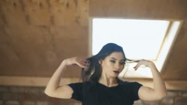 Vogue dans ve portre atlama güzel atletik kız