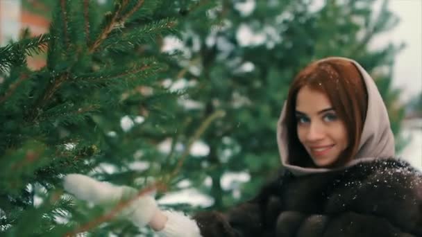 Brunette rich woman waist coat of brown fur near Christmas tree slow motion — Stock Video