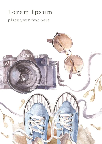 카메라, 운동화 및 선글라스가있는 수채화 포스터 템플릿. — 스톡 사진