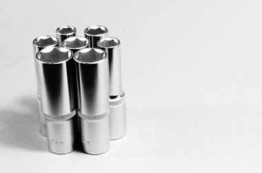 kopya alanı ile koyu arka plan üzerinde soket anahtarı