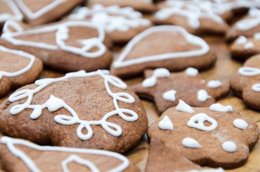 Geleneksel Polonya zencefilli ekmekleri Noel boyunca pişirme