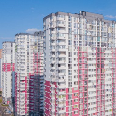 bir düşük açılı tek renkli yüksek doğmak daireye gökyüzü.