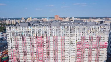 bir düşük açılı tek renkli yüksek doğmak daireye gökyüzü.