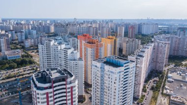 bir düşük açılı tek renkli yüksek doğmak daireye gökyüzü.