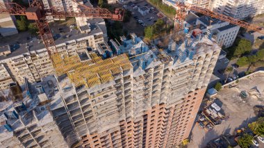 Bina İnşaat vinçleri ile havadan görünümü