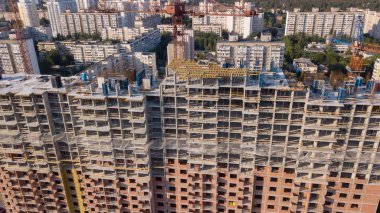 Bina İnşaat vinçleri ile havadan görünümü