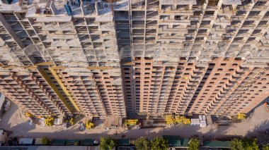 Bina İnşaat vinçleri ile havadan görünümü