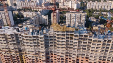 Bina İnşaat vinçleri ile havadan görünümü