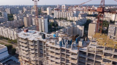 Bina İnşaat vinçleri ile havadan görünümü