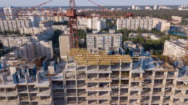 Bina İnşaat vinçleri ile havadan görünümü