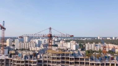 Bina İnşaat vinçleri ile havadan görünümü