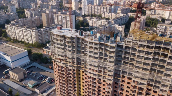 Bina İnşaat vinçleri ile havadan görünümü