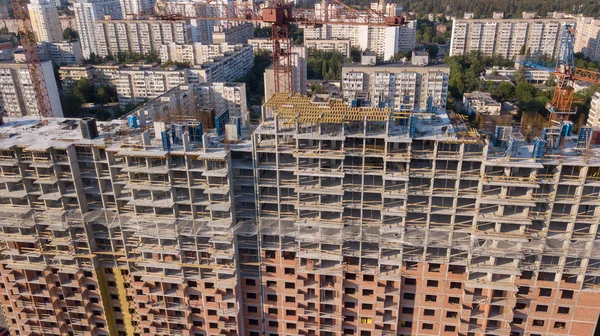 Bina İnşaat vinçleri ile havadan görünümü