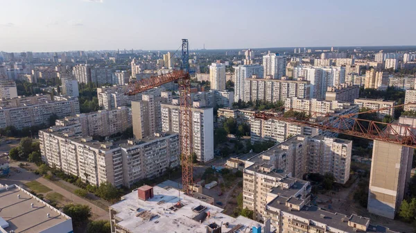 Bina Nşaat Vinçleri Ile Havadan Görünümü — Stok fotoğraf