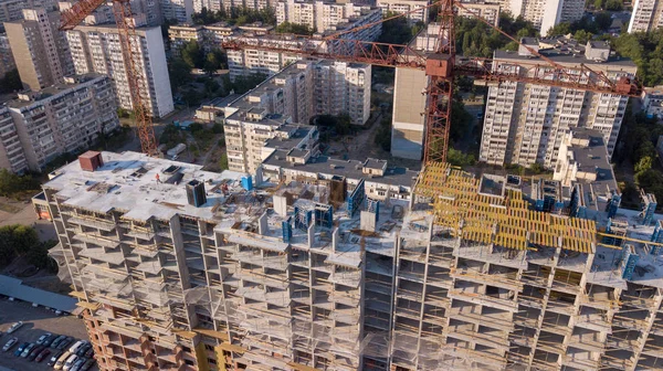 Bina İnşaat vinçleri ile havadan görünümü