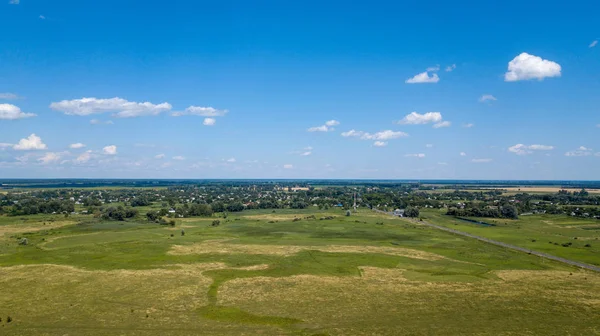 yeşil mısır alanları - tarım alanları üzerinde güzel bir günbatımı havadan görünümü