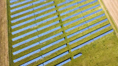 Havadan güneş enerjisi santraline. Yenilenebilir kaynaklar konusunda endüstriyel arkaplan.