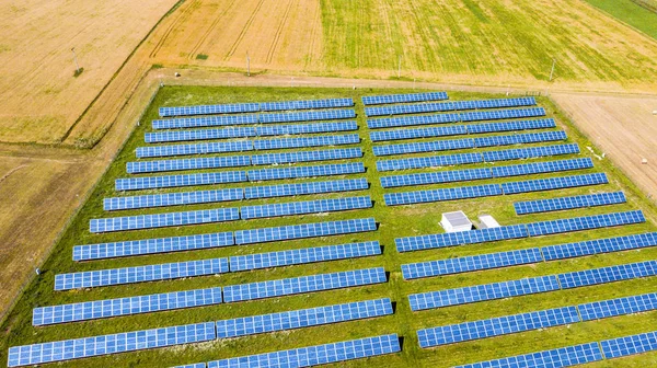 Luchtzicht Zonnecentrale Industriële Achtergrond Van Het Thema Hernieuwbare Hulpbronnen — Stockfoto