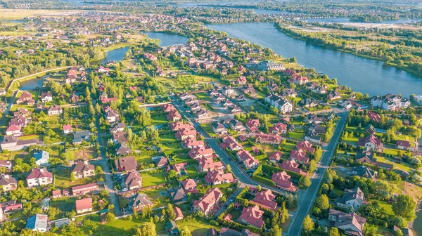 Konut evler mahalle banliyö bölgesi içinde havadan görünümü