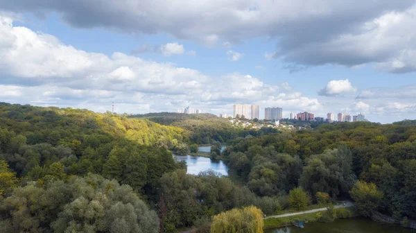 Flygfoto Över Staden Show Höstlöven Runt Fält Och Skog — Stockfoto