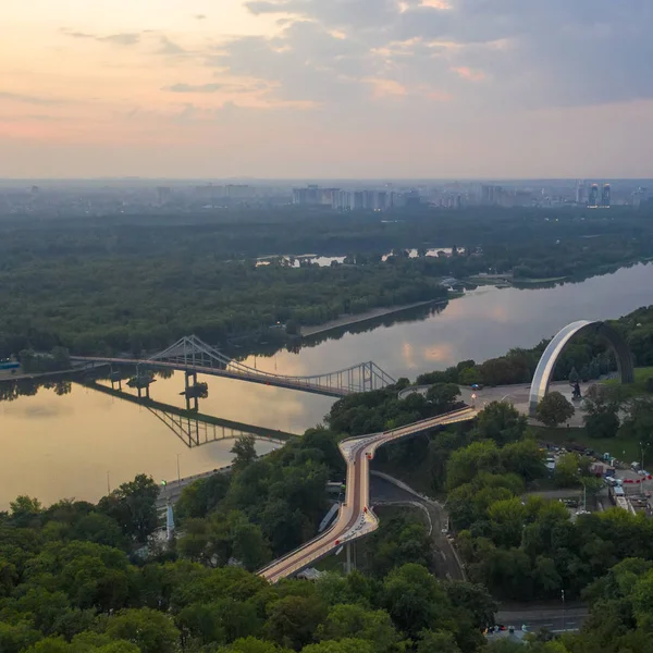 Havadan görünüm. Kiev yaya köprüsü — Stok fotoğraf