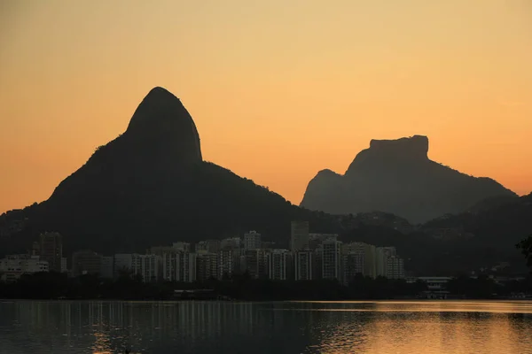Entardecer na Lagoa Rodrigo de Freitas. Rio de Janeiro, Brezilya.