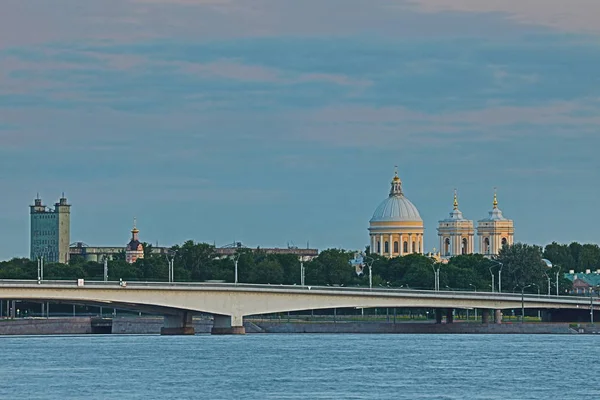 Вид Свято Александро Невскую Лавру Мост Александра Невского Санкт Петербурге — стоковое фото