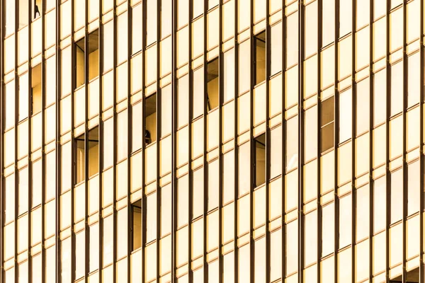 Fondo Fachada Edificio Moderno Con Ventanas Cerradas Abiertas Los Rayos — Foto de Stock