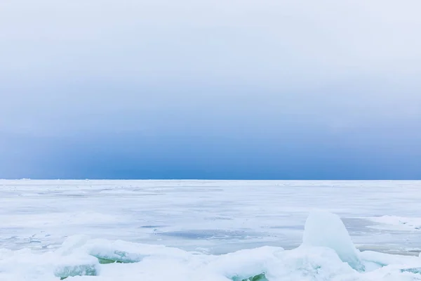 Golfo Invernale Del Mare Coperto Neve Ghiaccio Bianco Blu Bellissimo — Foto Stock